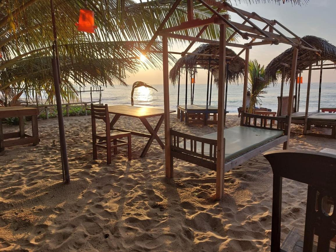 Blue Horizon Beach Hotel Tangalle Dış mekan fotoğraf